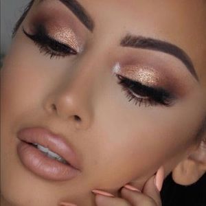 Meet your Posher, Daniela